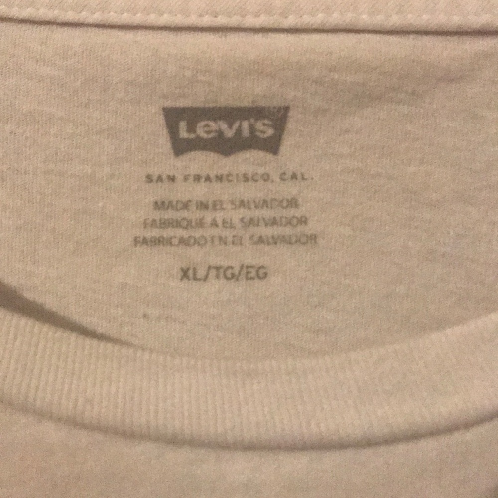 Levi’s Tee - Picture 3 of 4